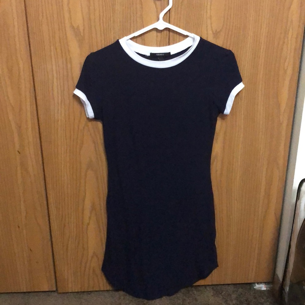 Simple tight-fitting dress